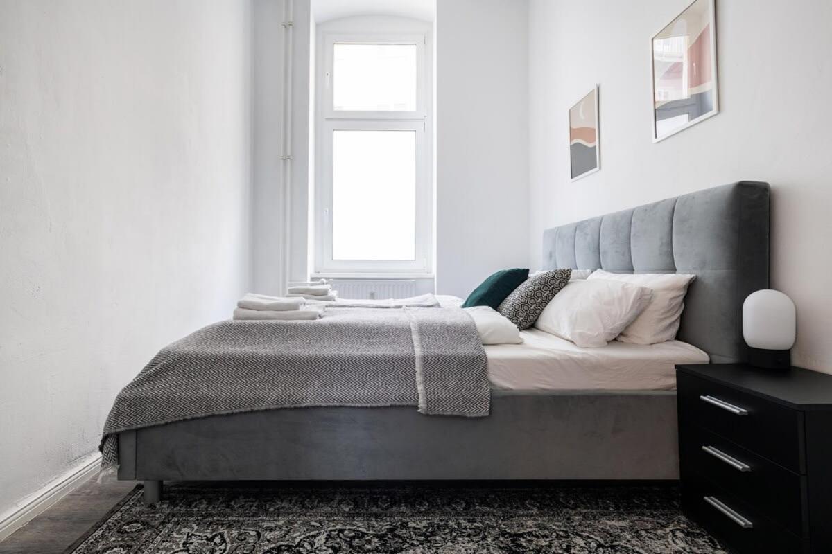 Homely Berlin - Spacious, Modern, S-Bahn Nearby , Groups & Families Buitenkant foto