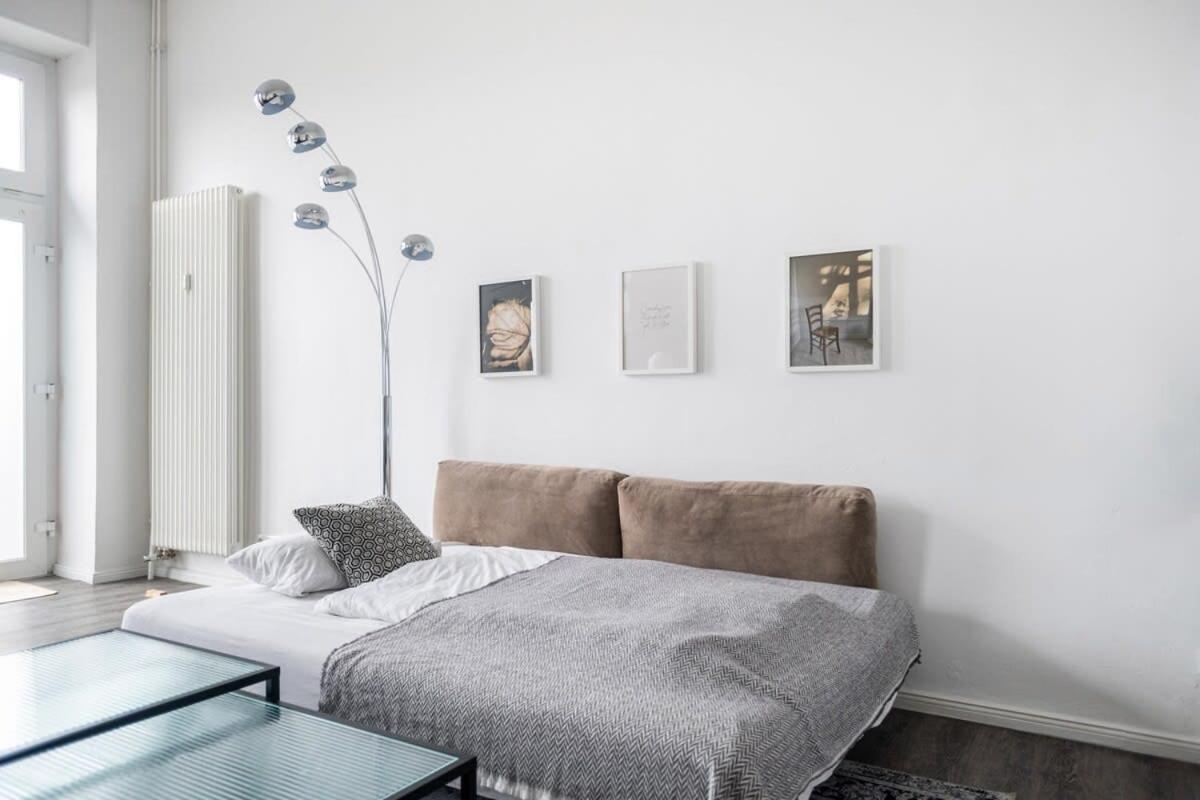 Homely Berlin - Spacious, Modern, S-Bahn Nearby , Groups & Families Buitenkant foto