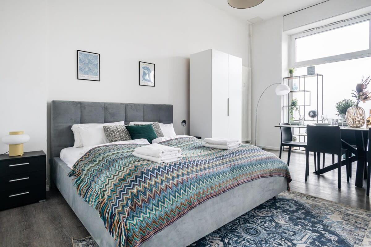 Homely Berlin - Spacious, Modern, S-Bahn Nearby , Groups & Families Buitenkant foto